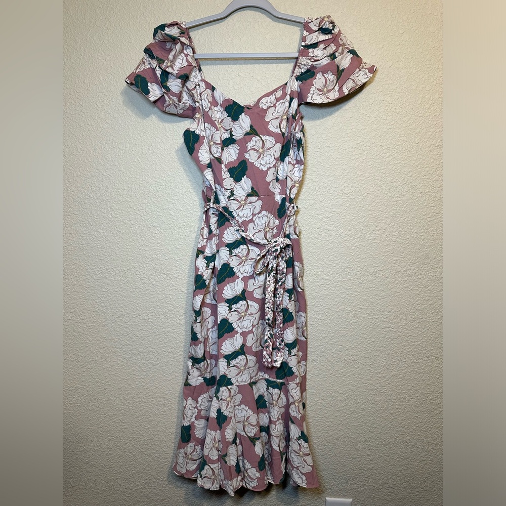 Flower pattern midi dress.